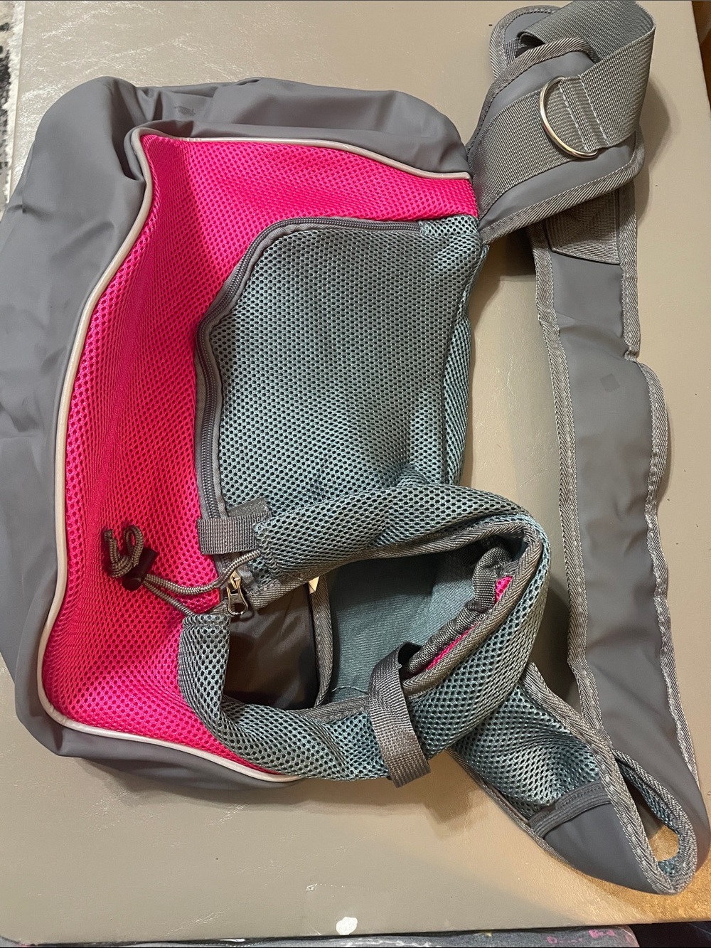 YUDODO Pet Sling Carrier for smaller pet. Tag says L NEW super soft & cute
